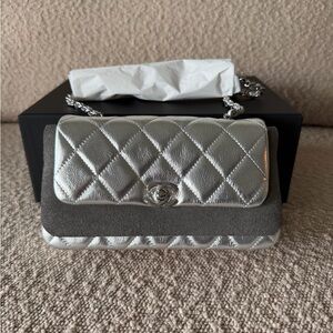 25S CHANEL Silver/Metallic O Phone Holder With Chain